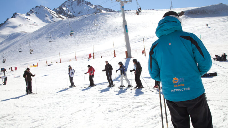 Las Leñas iniciantes: 7 pontos para saber se vale a pena 1 slide escuela adultos atop Las Leñas iniciantes: 7 pontos para saber se vale a pena -